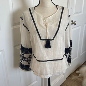 Laundry by Shelli Segal white and black boho blouse. So pretty!